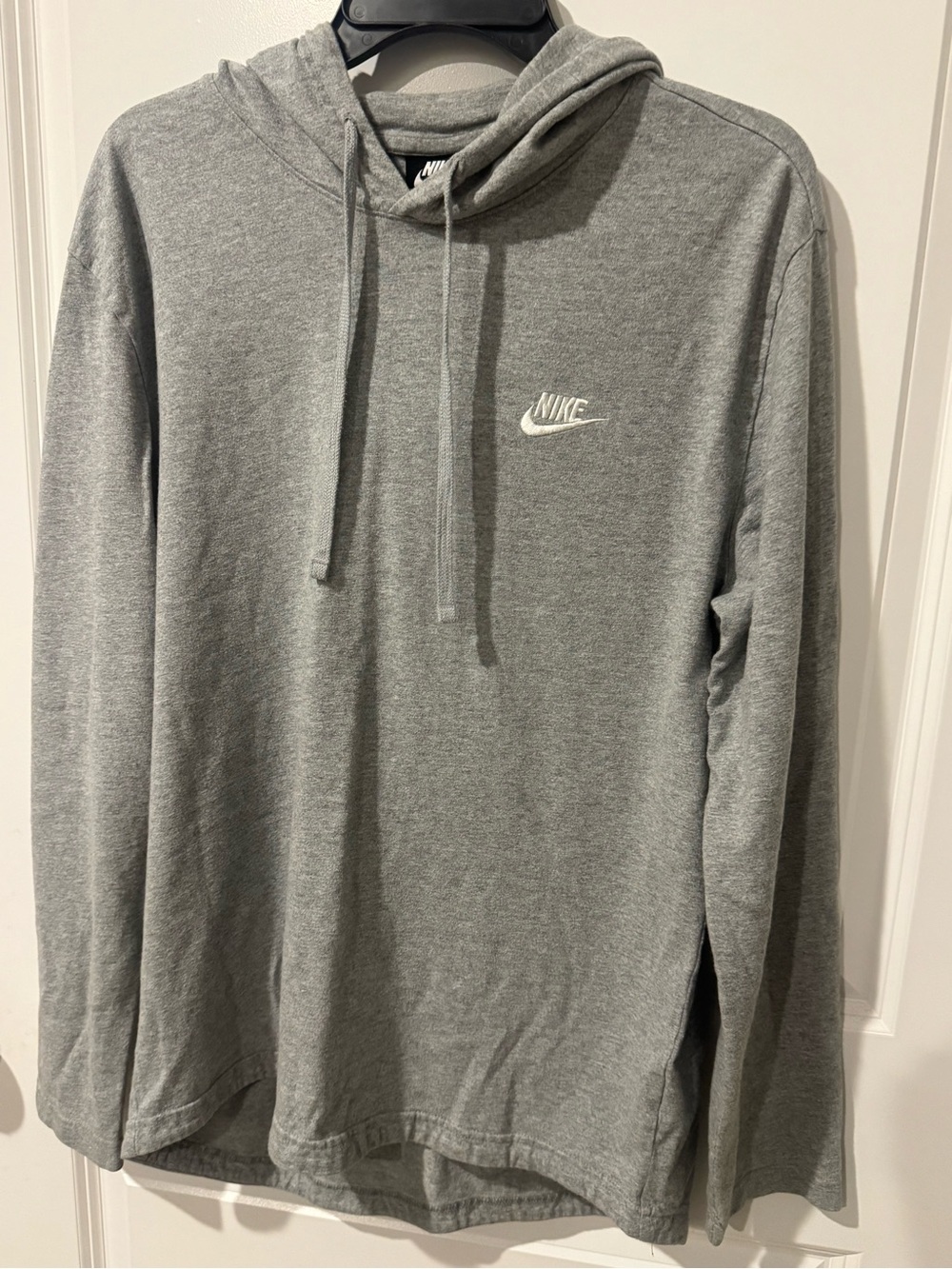 Nike Men’s Light Gray Hooded Long Sleeve Pullover